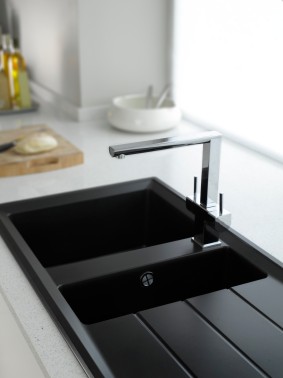 * Hotpoint-Luce-sink-and-tap.jpg